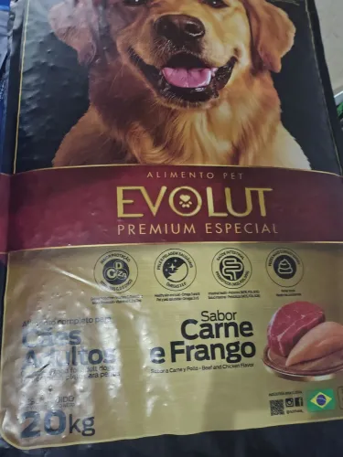 Saco com 20 kgs de Ração Premiun Especial para cães 