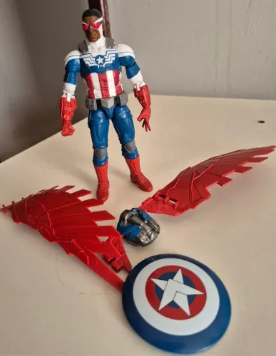 Sam Wilson (Capitão America) Marvel Legends (Leia descrição)