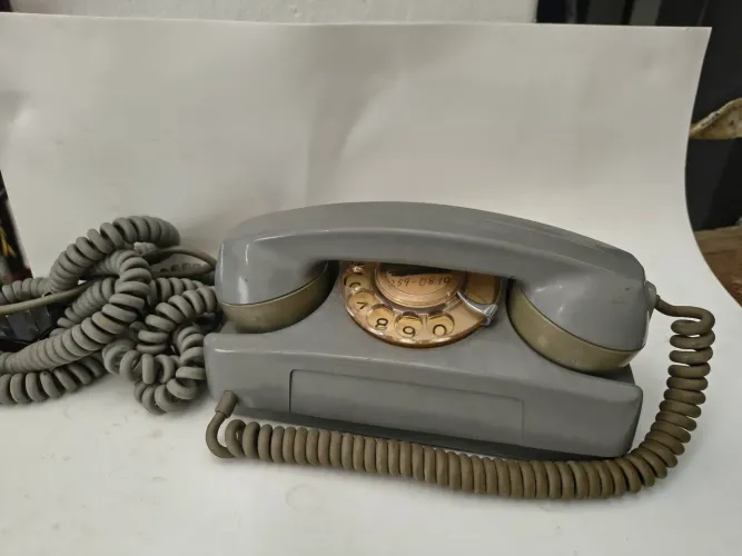 Telefone retrô cinza