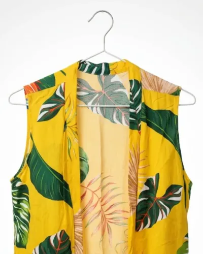Kimono / Colete Amarelo de Folhagens Tropical (Estilo Farm, Seminovo)