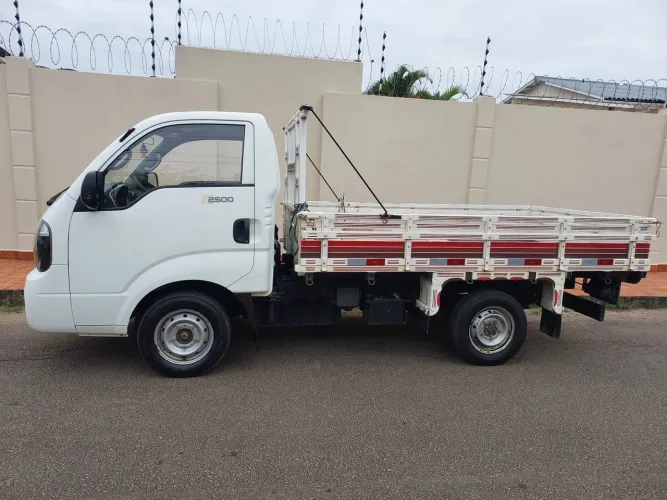 Kia Motors Bongo K-2500 2.5 4X2 TB Diesel 2015
