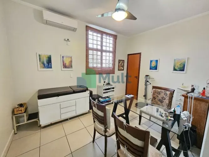 Linda Sala em Condomínio, excelente localização no Bairro Alto da Boa Vista com 17m² de ár
