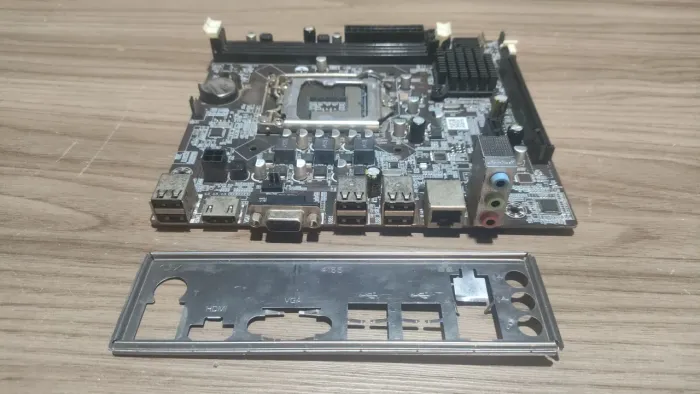 Placa Mãe 1155 Ddr3 Zx-h61c/b75 V3.31 2a e 3a Geração Sem Som