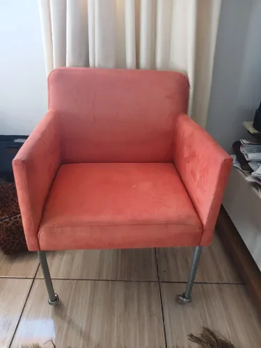 Poltrona de couro com rodinhas