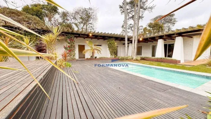 Parque Silvino Pereira - Casa com 3 quartos sendo 2 suítes à venda na Granja Viana