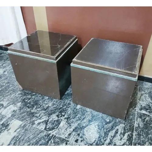 Mesa box para canto. O valor anunciado é de 2 unidades - o par.