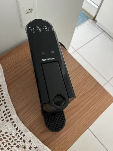 Cafeteira Nespresso Essenza Mini Preta - Excelente Estado