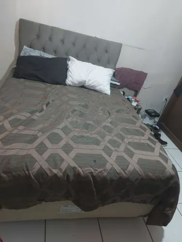 Cama com cabeceira