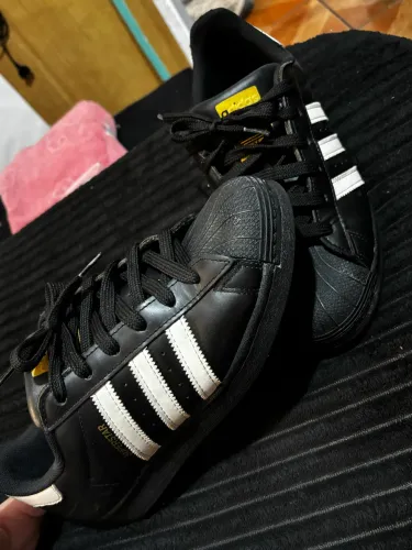 Tênis adidas superstar