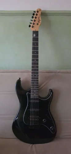 VENDO KIT COMPLETO: GUITARRA TAGIMA + MEGA AMP + ACESSÓRIOS