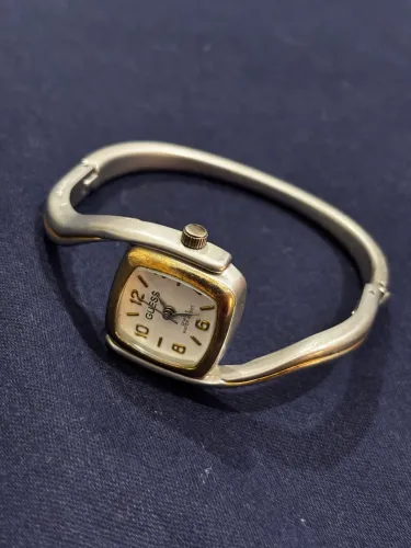Relógio Bracelete Feminino Vintage Guess