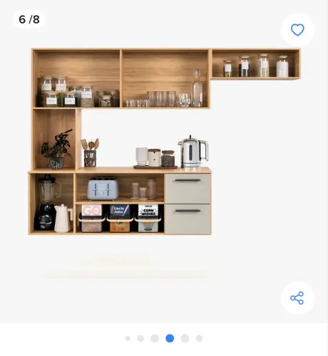 Microondas e armário de cozinha 