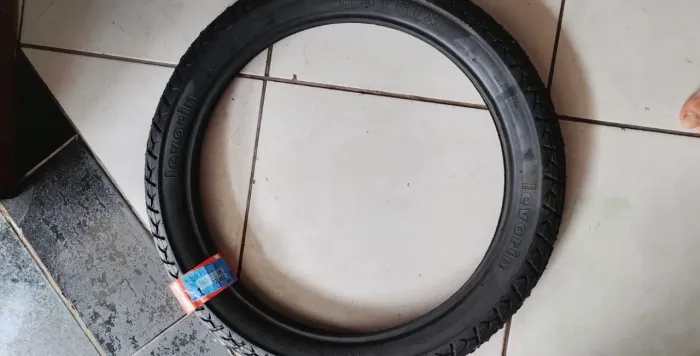 Pneu Moto Levorin Matrix 100-80 sem uso