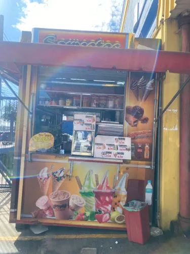 Trailer com ponto em mercado