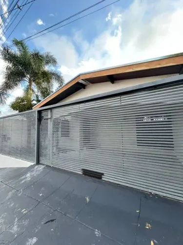 Casa com 3 Quarto(s) e 1 banheiro(s) para Alugar, 100 m² por R$ 2530 / Mês