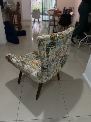 Poltrona Decorativa Estampada - Excelente Estado