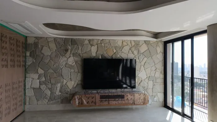 Trabalho de assentamento de pedras naturais