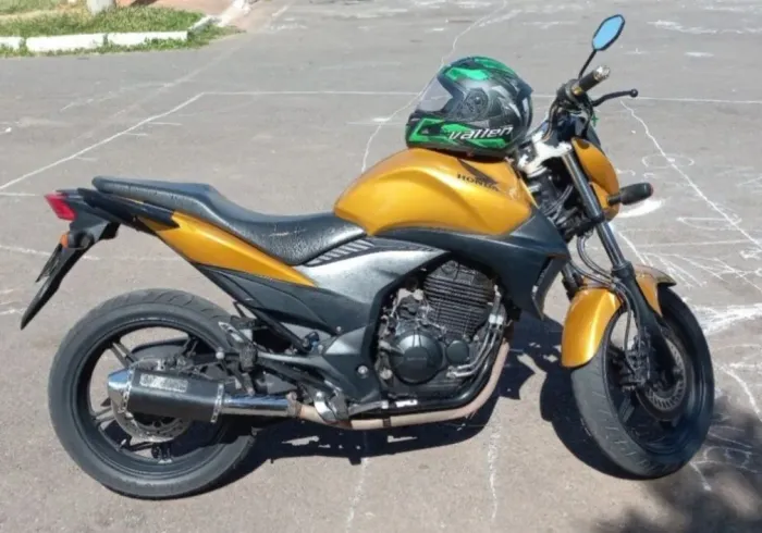 Vendo CB 300 2010 