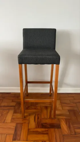 Banqueta Alta Tok&Stok em Madeira com Encosto Estofado