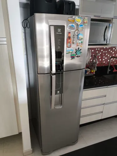 Geladeira Electrolux Frost Free Inox (com Dispenser de Água) - Para Conserto ou Peças
