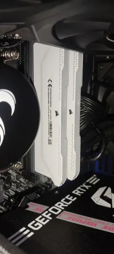 Memória RAM 2x16 Corsair branca