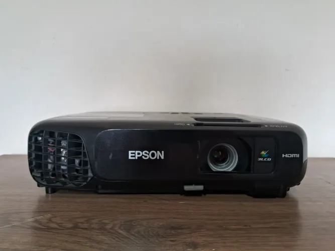 Projetor  Epson  S18  (sem HDMI)