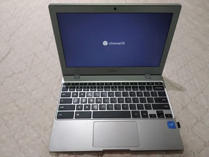 Samsung Chromebook 4 Intel Celeron N4020 4GB 64GB Tela 11.6" Prata + CAPA - Usado