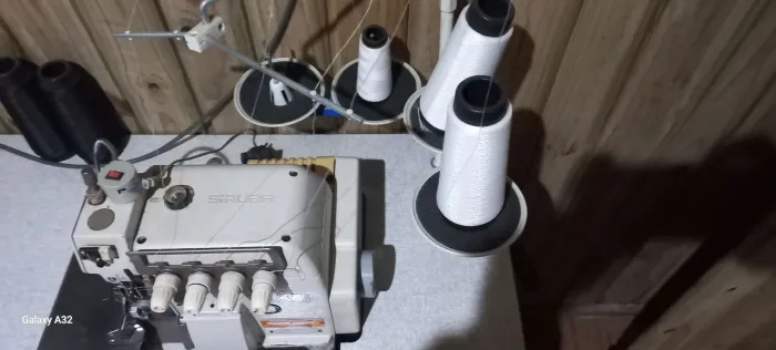 Máquina overlok 4Fios