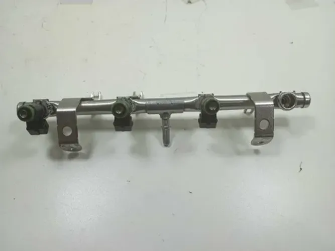 Flauta Com Bico Injetor Fiat Punto 1.8 2012 A 2013