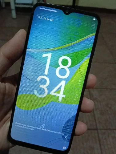 Celular Quebrado galho - Moto E13