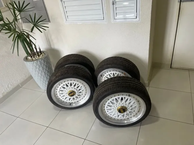 Roda liga leve BBS aro 17 8 furos multifuncionais pneus novos