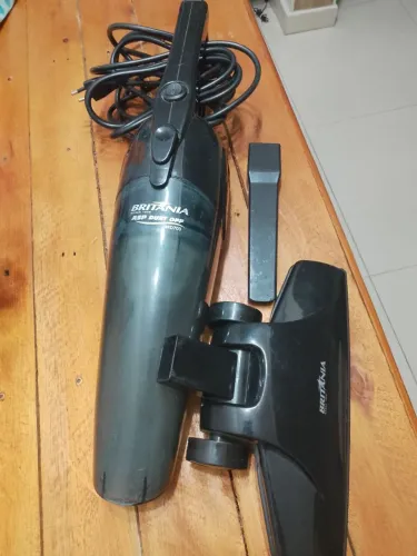SUCATA - Aspirador de pó Britânia BRD700