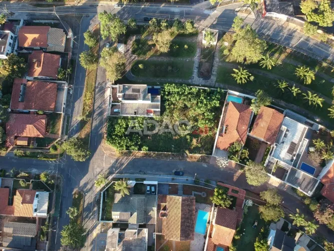 Lote de 500 metros no jaó quase frente o clube formando cabeça de quadra