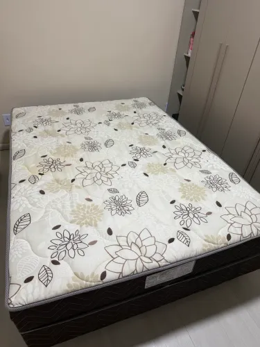 Cama casal com box conjugado 