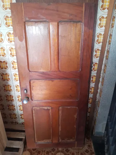 Porta de Madeira Maciça 0,69 por 1,58