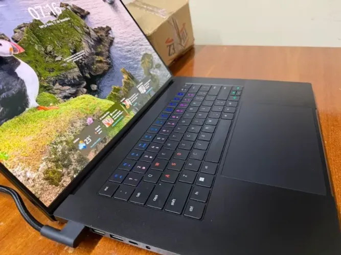 RAZER BLADE 16 | i9-14900HX | RTX 4090 | 64GB | 2TB + BASE ORIGINAL RAZER + 2 CARREGADORES