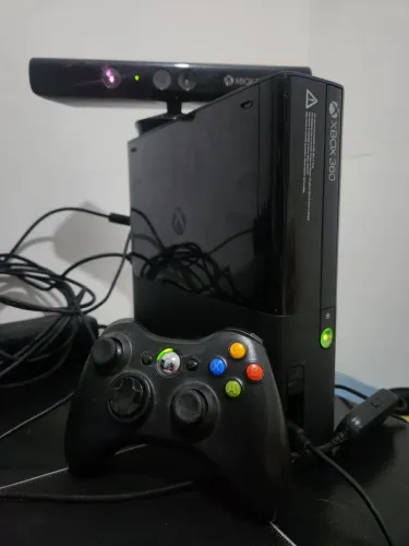 XBOX 360 + KINECT + 3 CONTROLES