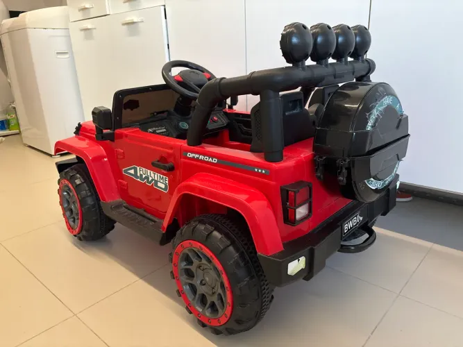Carro elétrico em perfeito estado de conservação