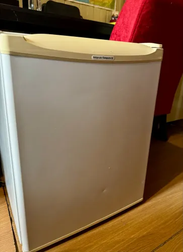 Refrigerador compacto 80
