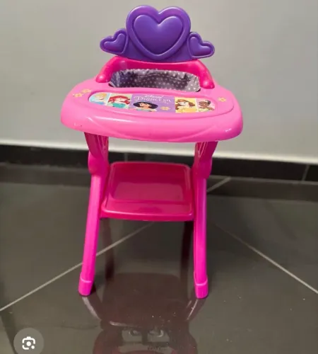 Cadeirinha de alimentação para boneca 
