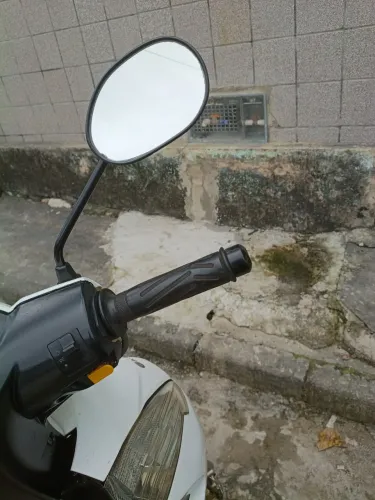 vende se uma aveloz bem conservada nada atrasado