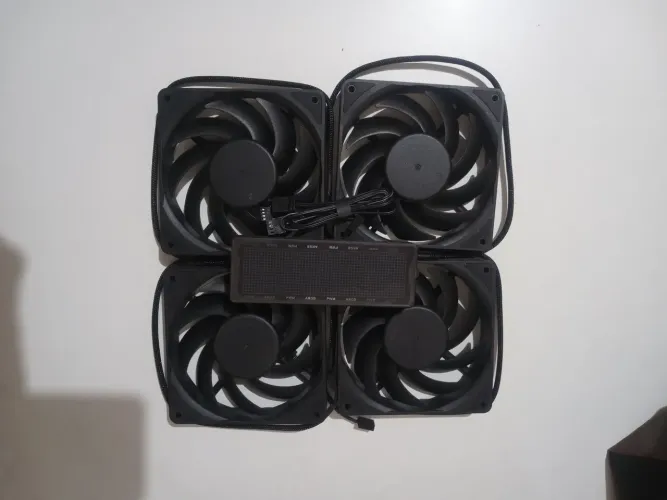 4 UNIDADES BYKSKI VENTOINHAS ULTRA PERFORMANCE + CONTROLADORA PWM 105 CFM 3000RPM