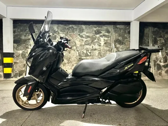 Vendo moto Yamaha XMAX 250 ano 2021, venda de particular