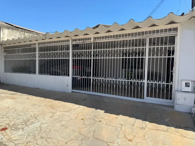 Térrea para venda tem 154 metros quadrados com 3 quartos em Parque Atheneu - Goiânia - GO