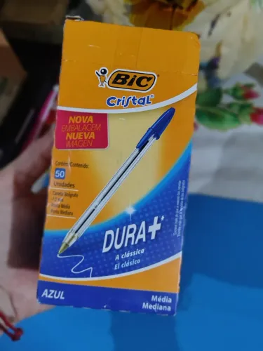 Caixa de canetas bic azul