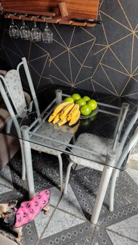 Mesa com 4 cadeiras