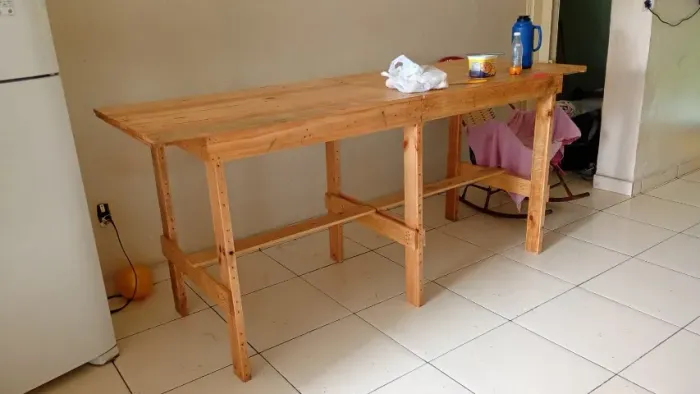 Mesa. Pra trabalho, refeicões etc.. *