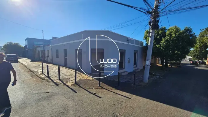 Ponto comercial de esquina com residência no bairro Maracanã - Anápolis - GO