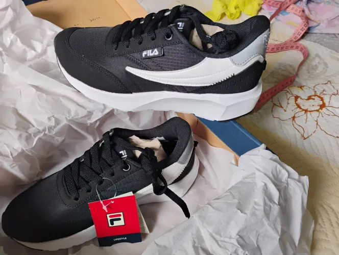 Tênis fila feminino novo 34