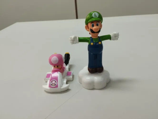 Boneco Luigi colecionável MC Donald's sou de Guaianases
